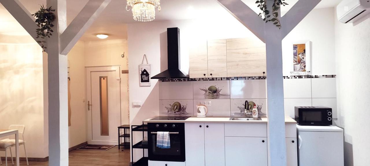 Apartmán pod Hradem NOVÉ WiFi/AC Šternberk Esterno foto