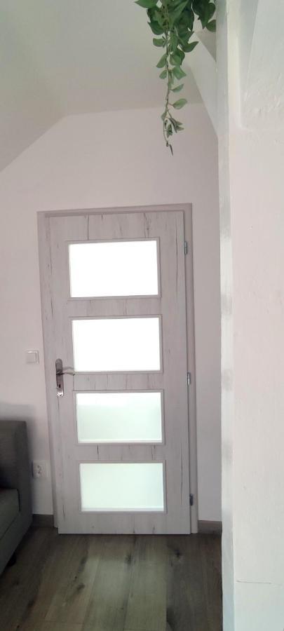 Apartmán pod Hradem NOVÉ WiFi/AC Šternberk Esterno foto