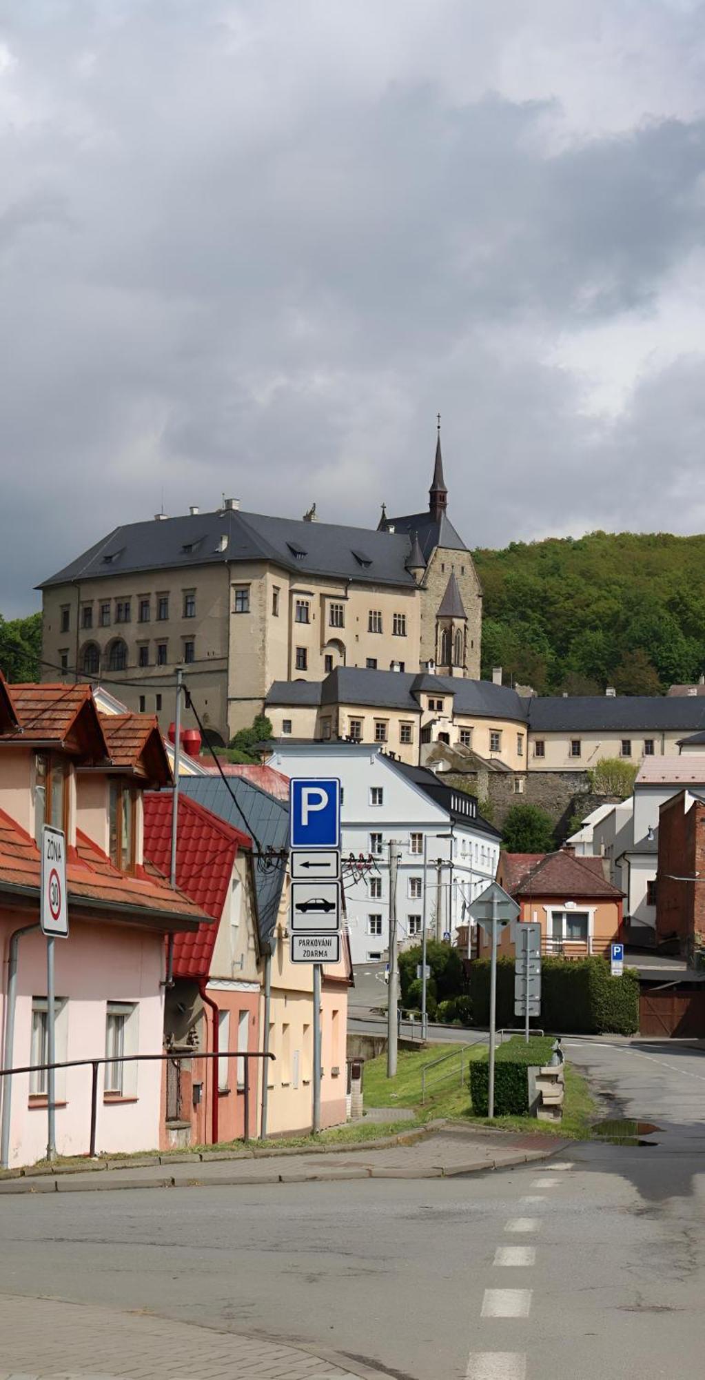 Apartmán pod Hradem NOVÉ WiFi/AC Šternberk Esterno foto
